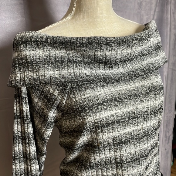 Two by Vince Camuto. Off Shoulder Tunic Sweater - Picture 1 of 8